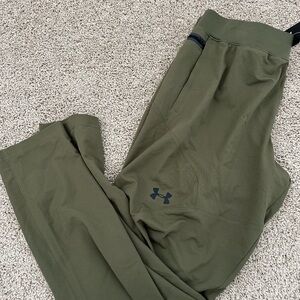 New men fitted under armour pants